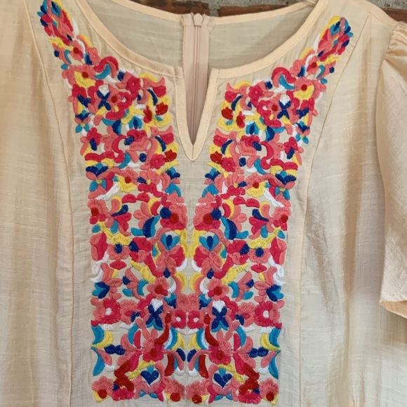 Emery Rose Dress Embroidered - Picture 4 of 14